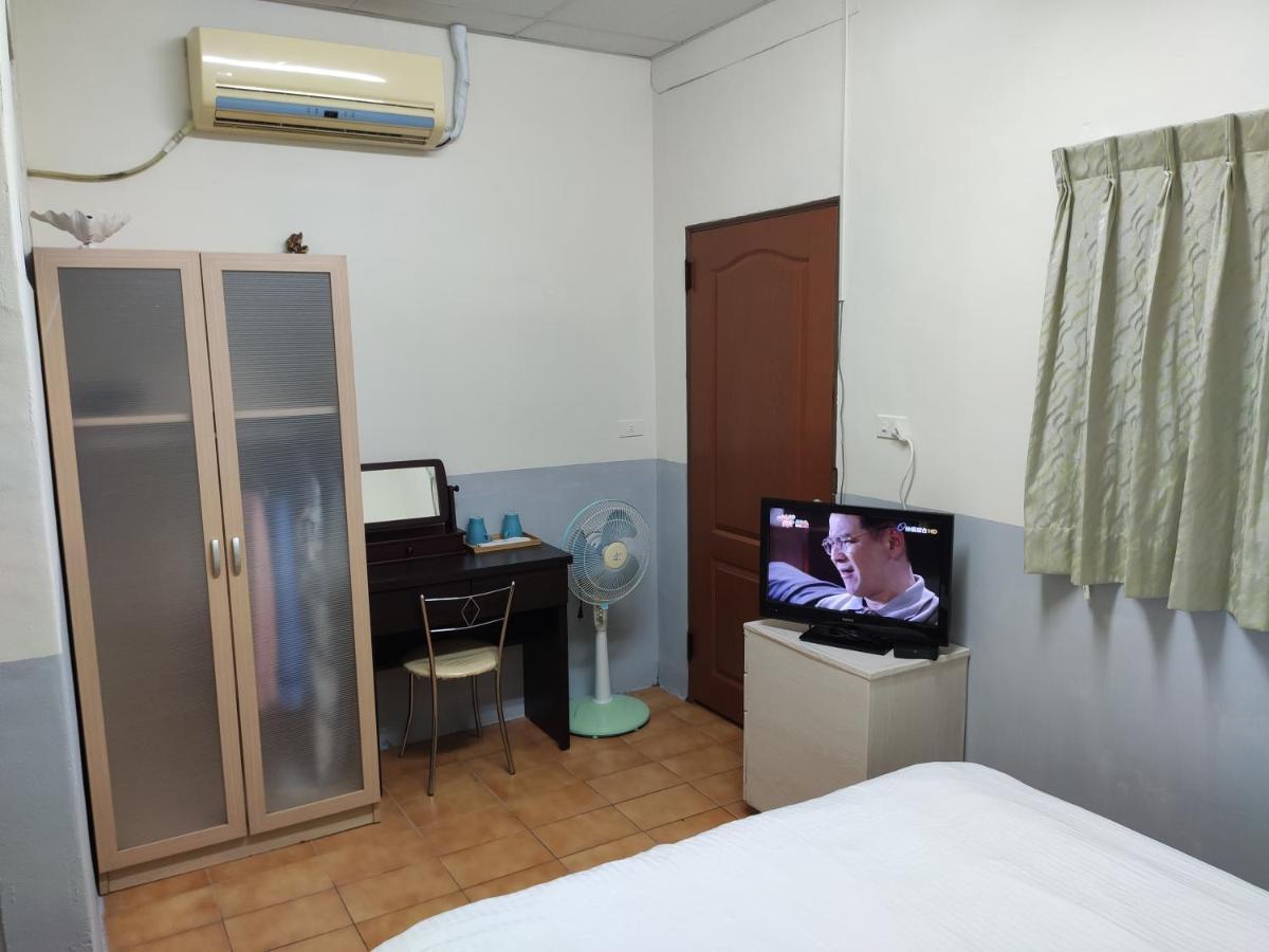 Papa Bear'S Guesthouse Taichung Room photo