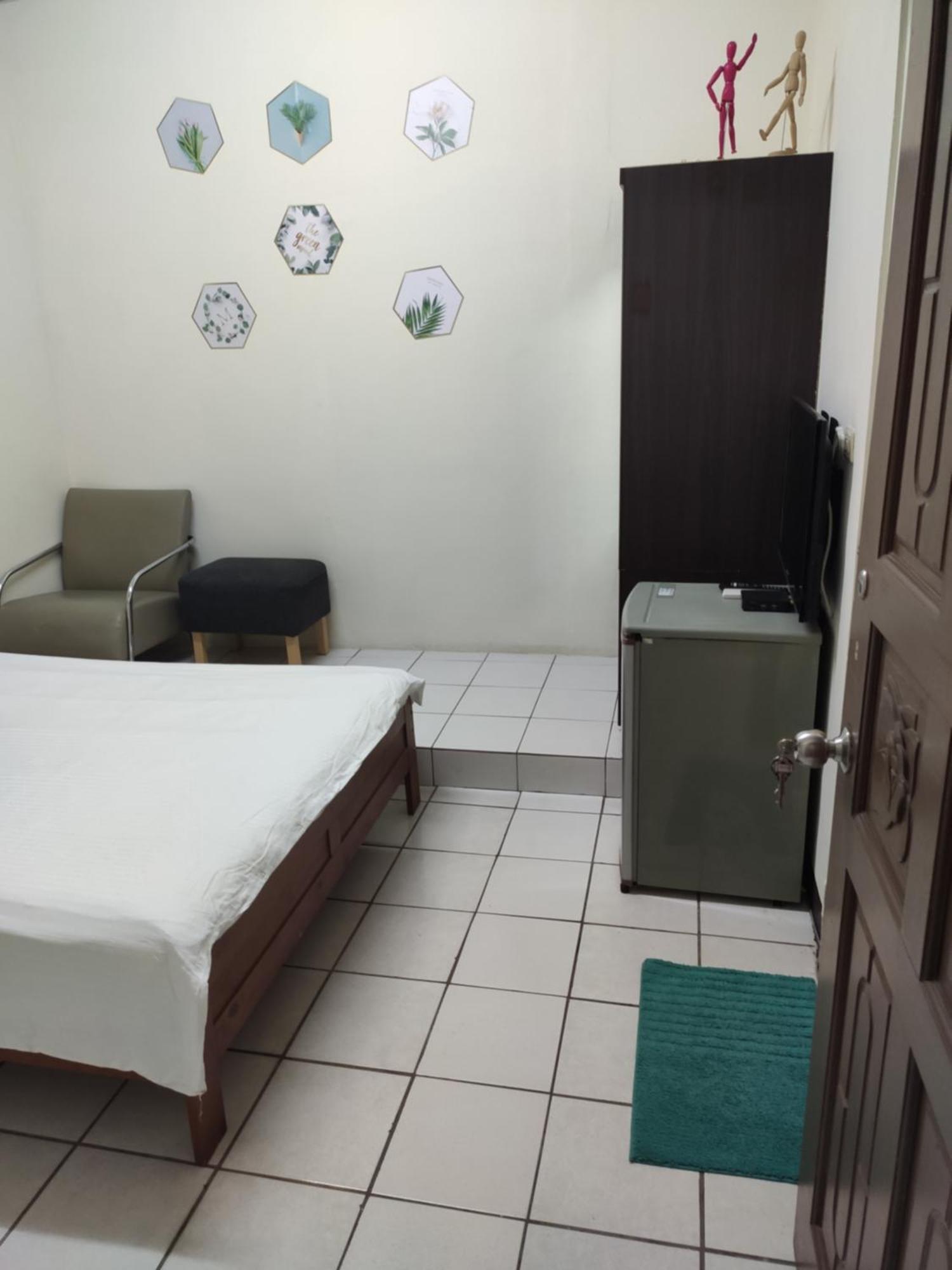 Papa Bear'S Guesthouse Taichung Room photo
