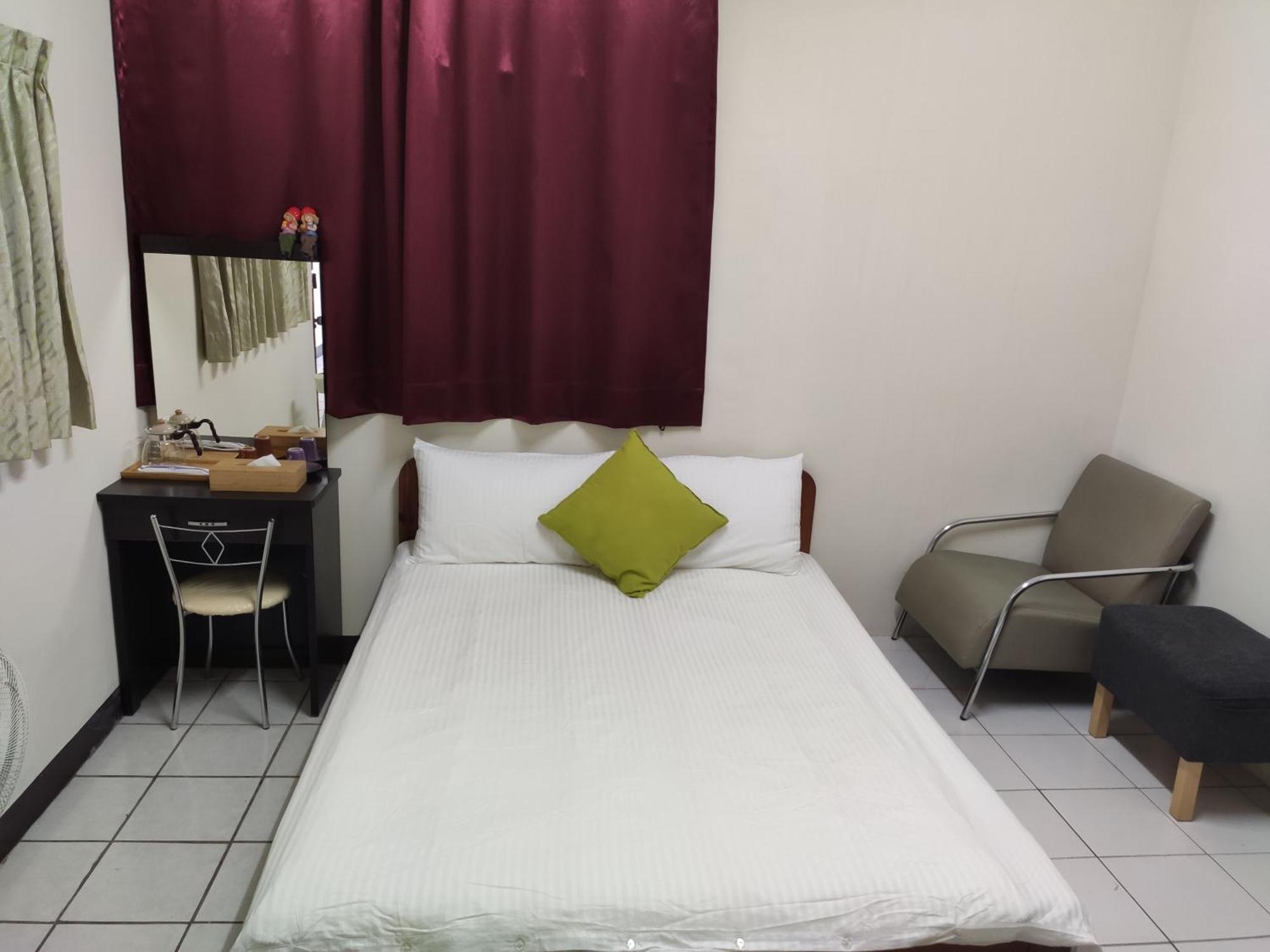 Papa Bear'S Guesthouse Taichung Room photo