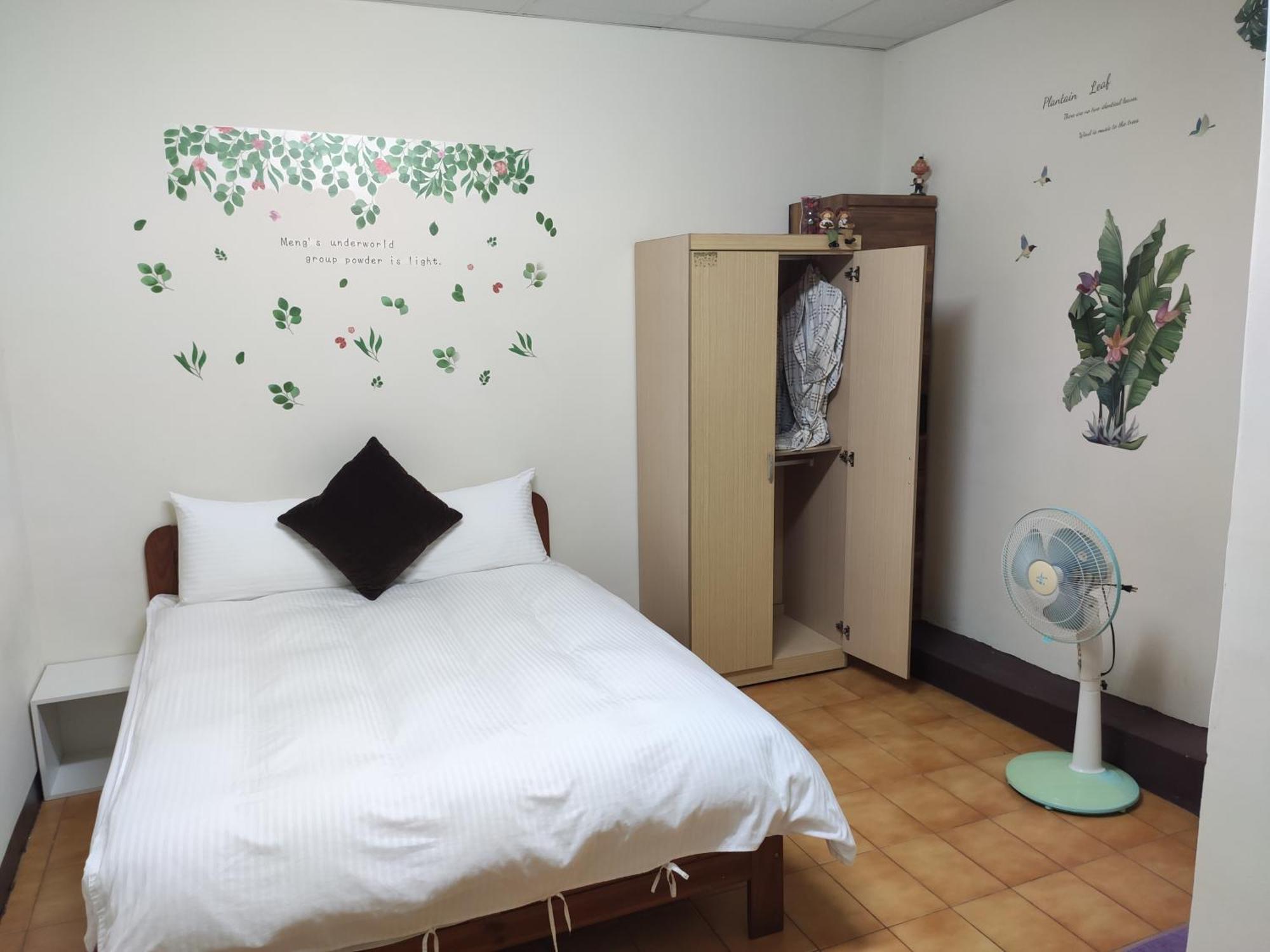 Papa Bear'S Guesthouse Taichung Room photo
