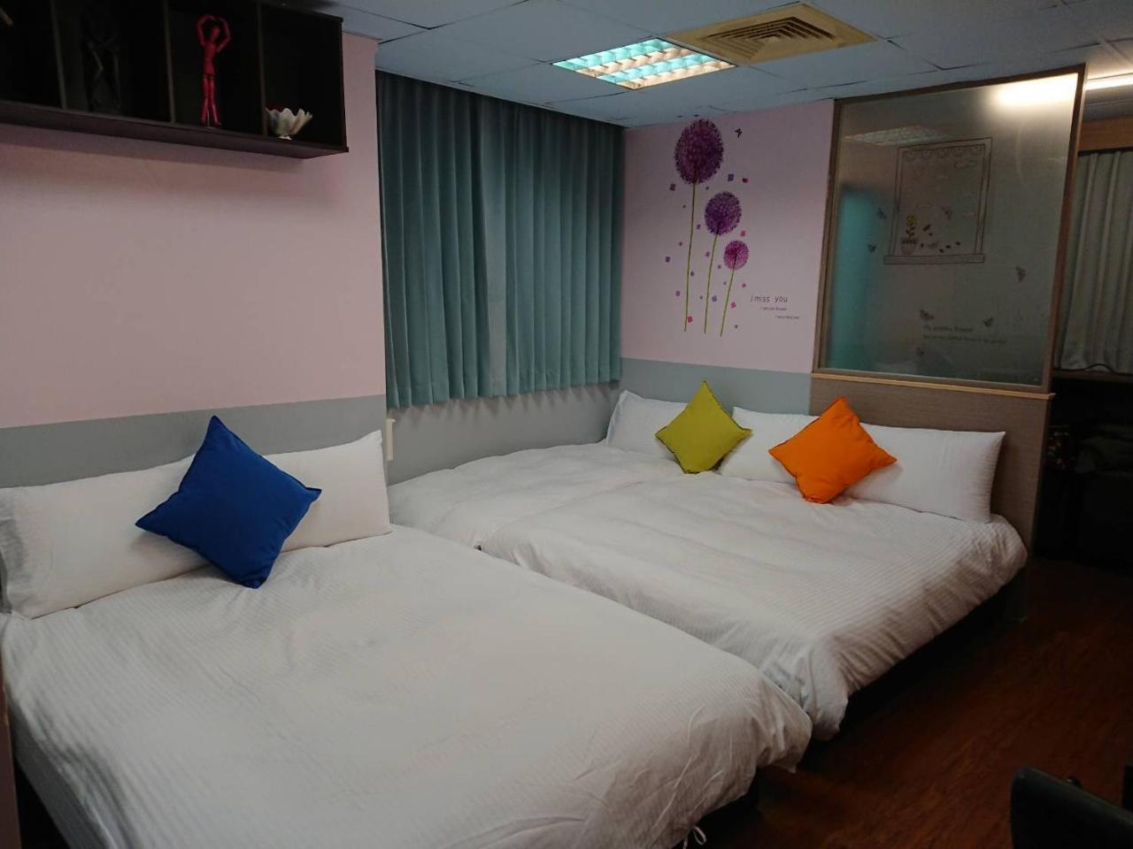 Papa Bear'S Guesthouse Taichung Exterior photo