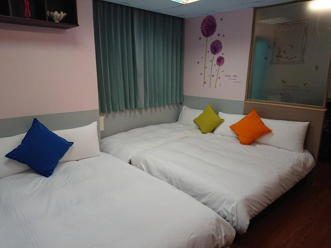 Papa Bear'S Guesthouse Taichung Exterior photo