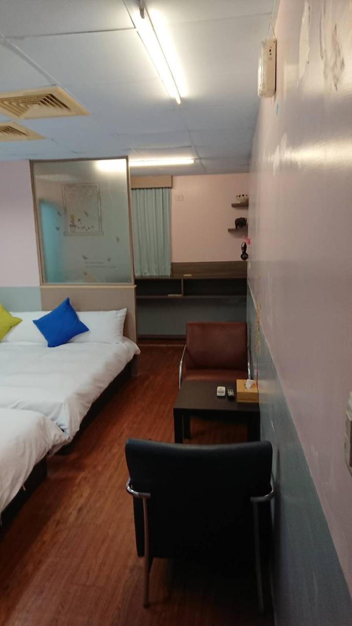 Papa Bear'S Guesthouse Taichung Exterior photo