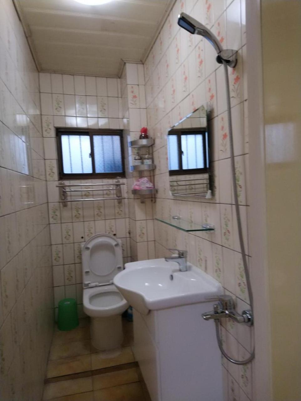 Papa Bear'S Guesthouse Taichung Exterior photo