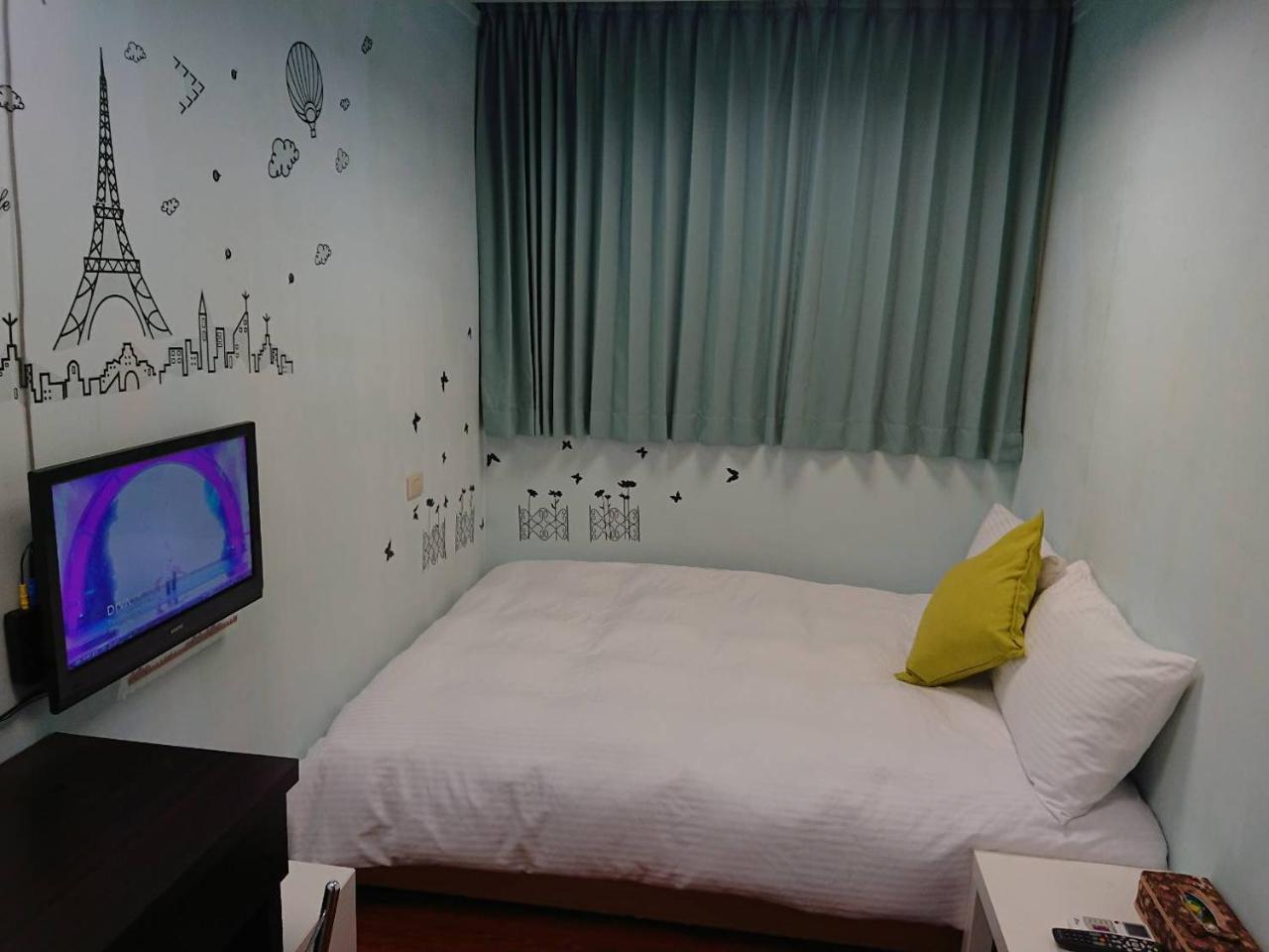 Papa Bear'S Guesthouse Taichung Exterior photo