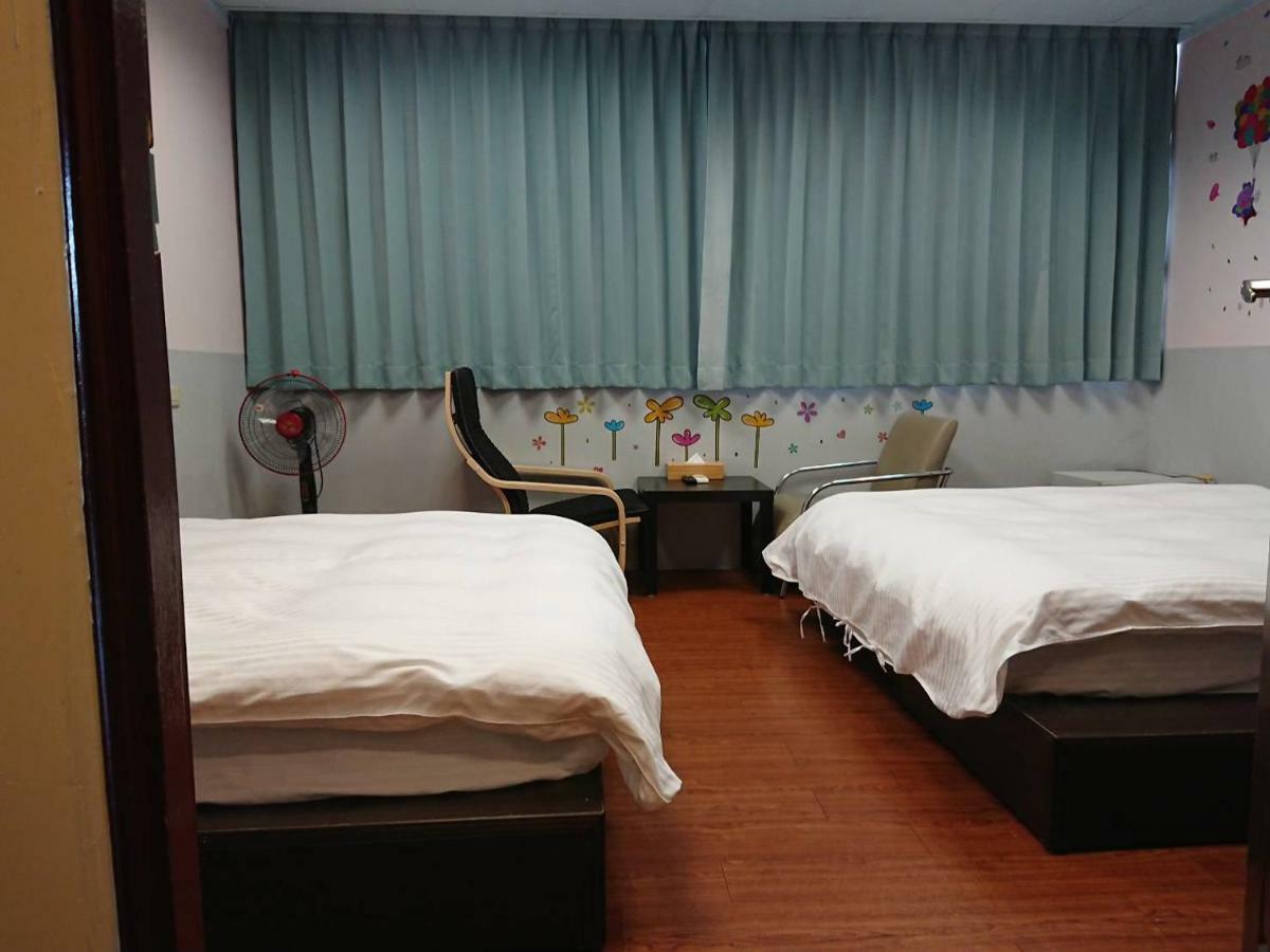 Papa Bear'S Guesthouse Taichung Exterior photo