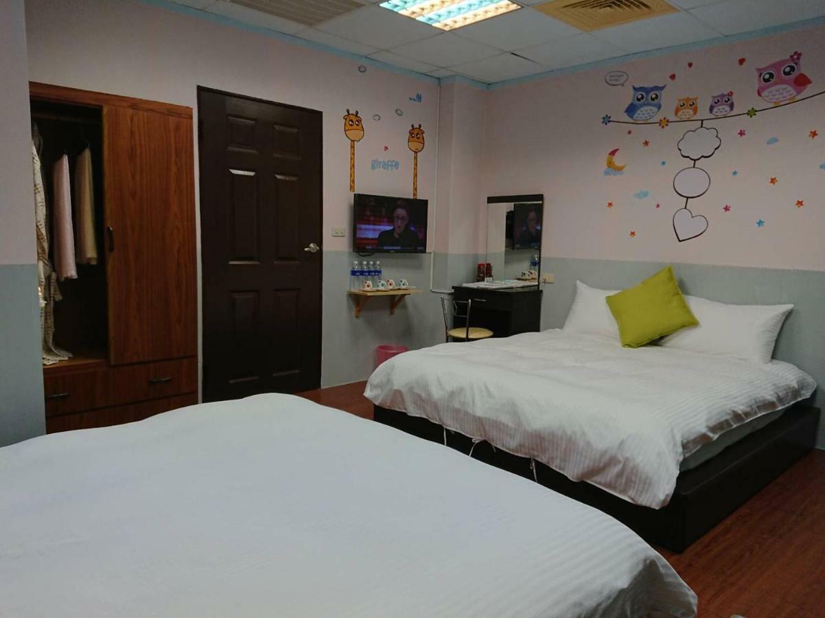 Papa Bear'S Guesthouse Taichung Exterior photo