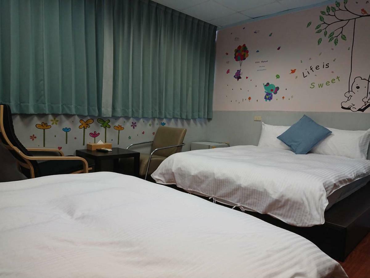 Papa Bear'S Guesthouse Taichung Exterior photo