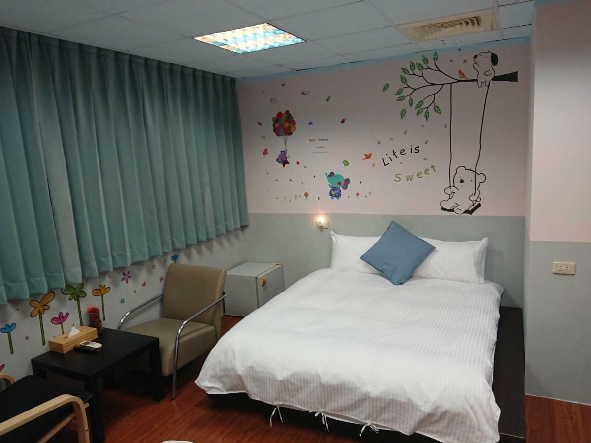 Papa Bear'S Guesthouse Taichung Exterior photo