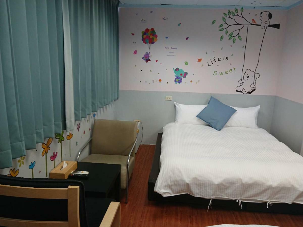 Papa Bear'S Guesthouse Taichung Exterior photo