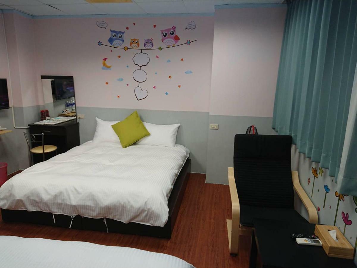 Papa Bear'S Guesthouse Taichung Exterior photo