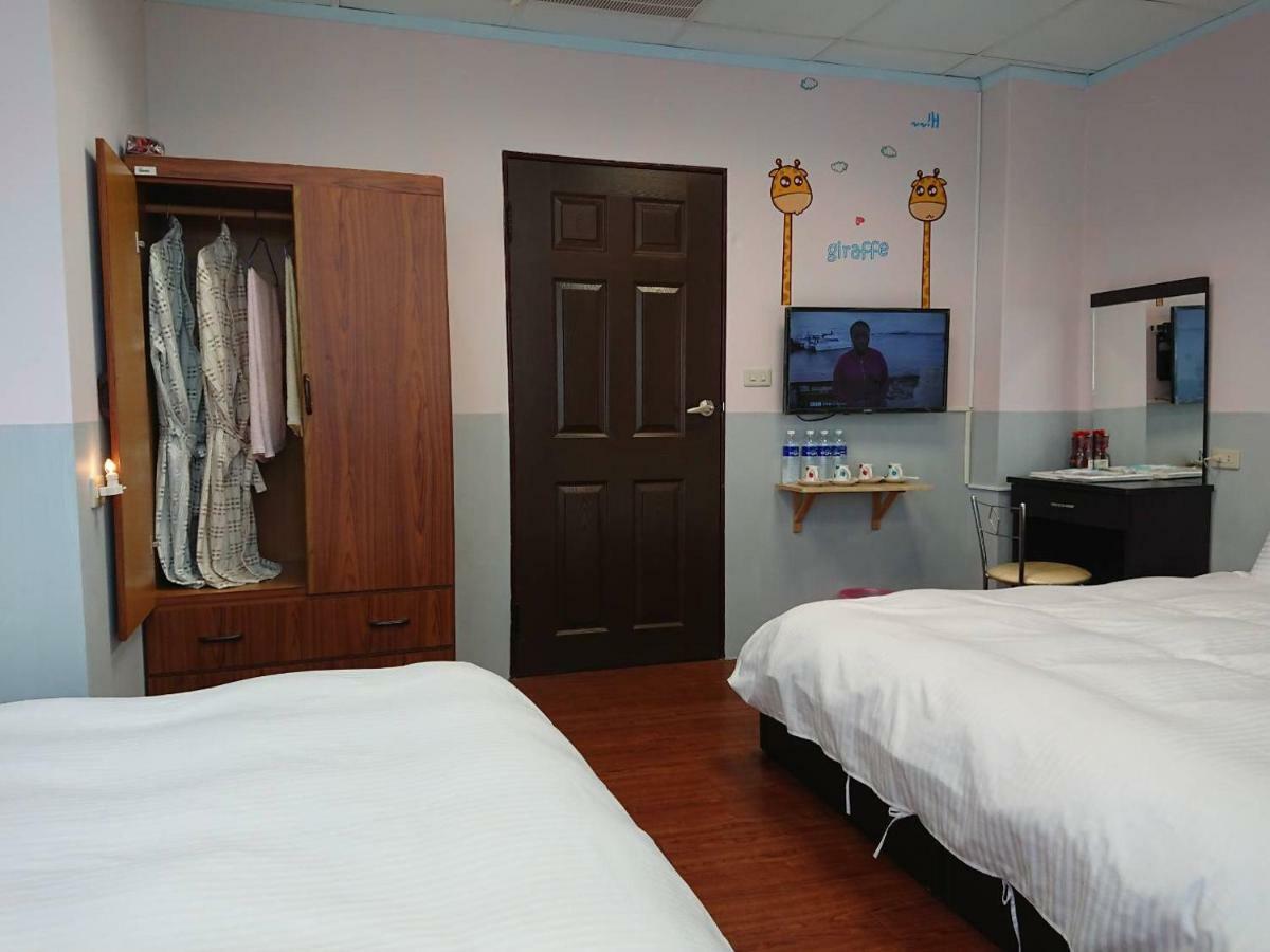 Papa Bear'S Guesthouse Taichung Exterior photo